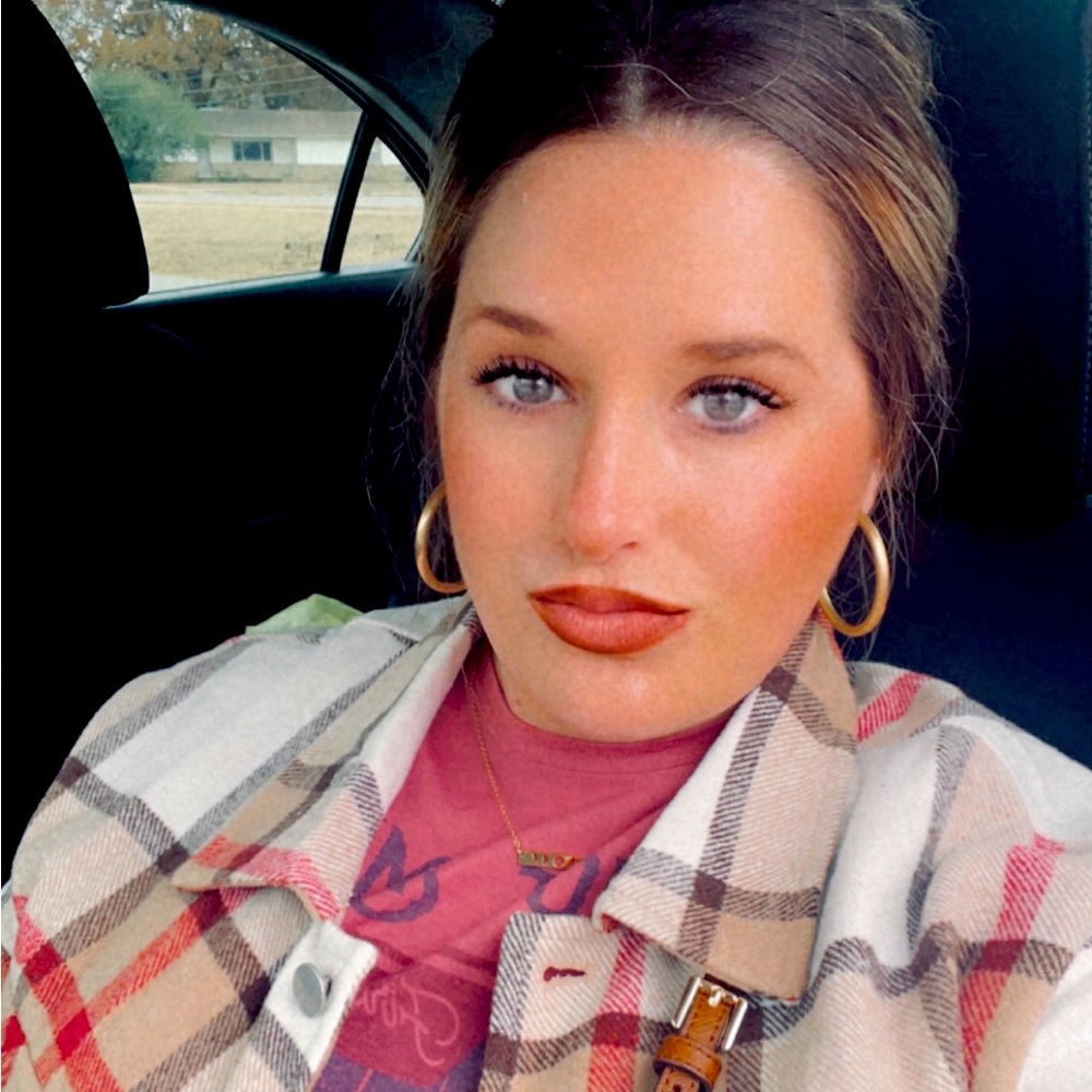 Meet your Posher, Danielle